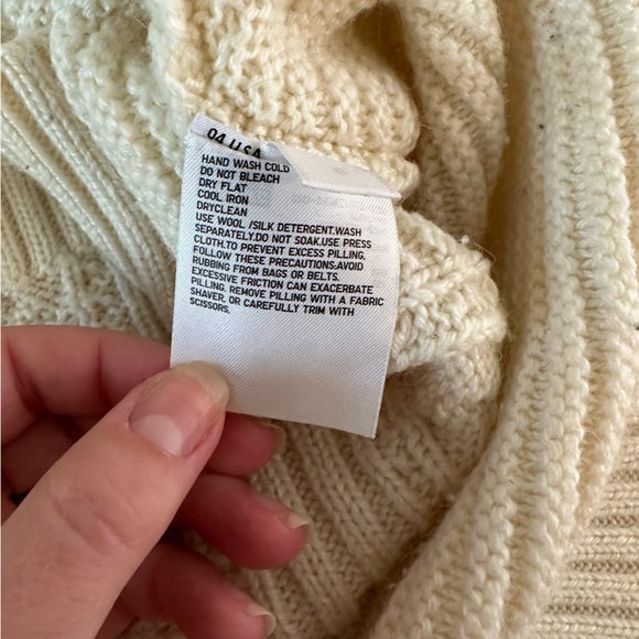 Uniqlo cream cable knit sweater size S - Picture 6 of 6